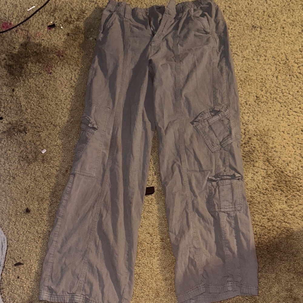 woman’s Gray Cargo Pants